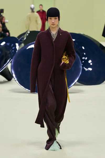 Look 10